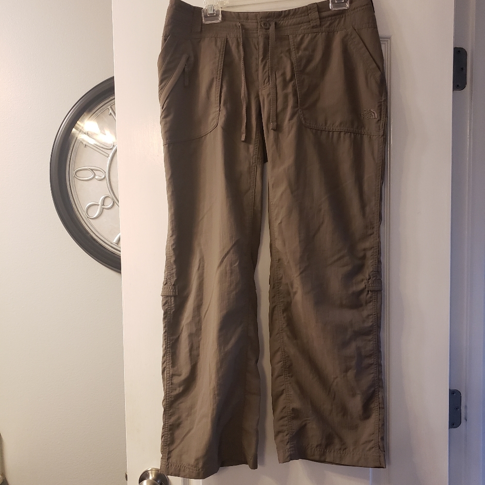 The North Face short/court hiking pants size 8